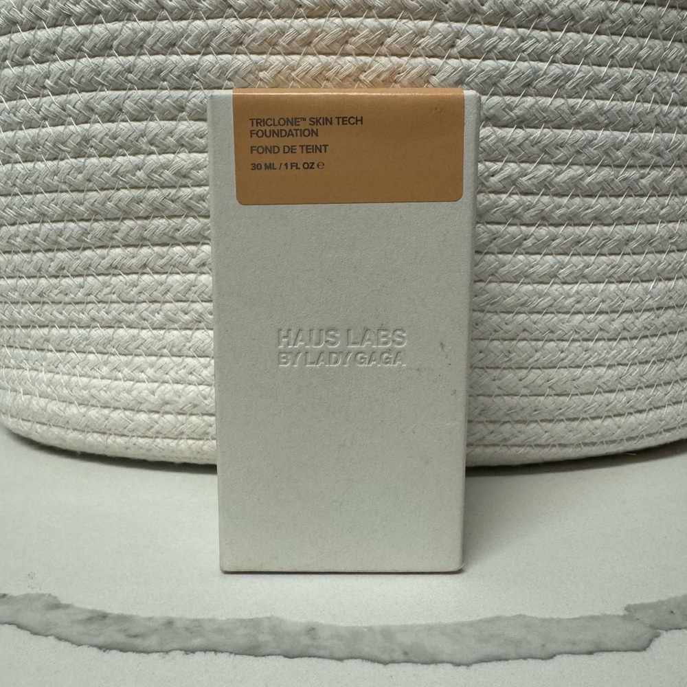 Haus Labs Foundation - 130 Light Warm